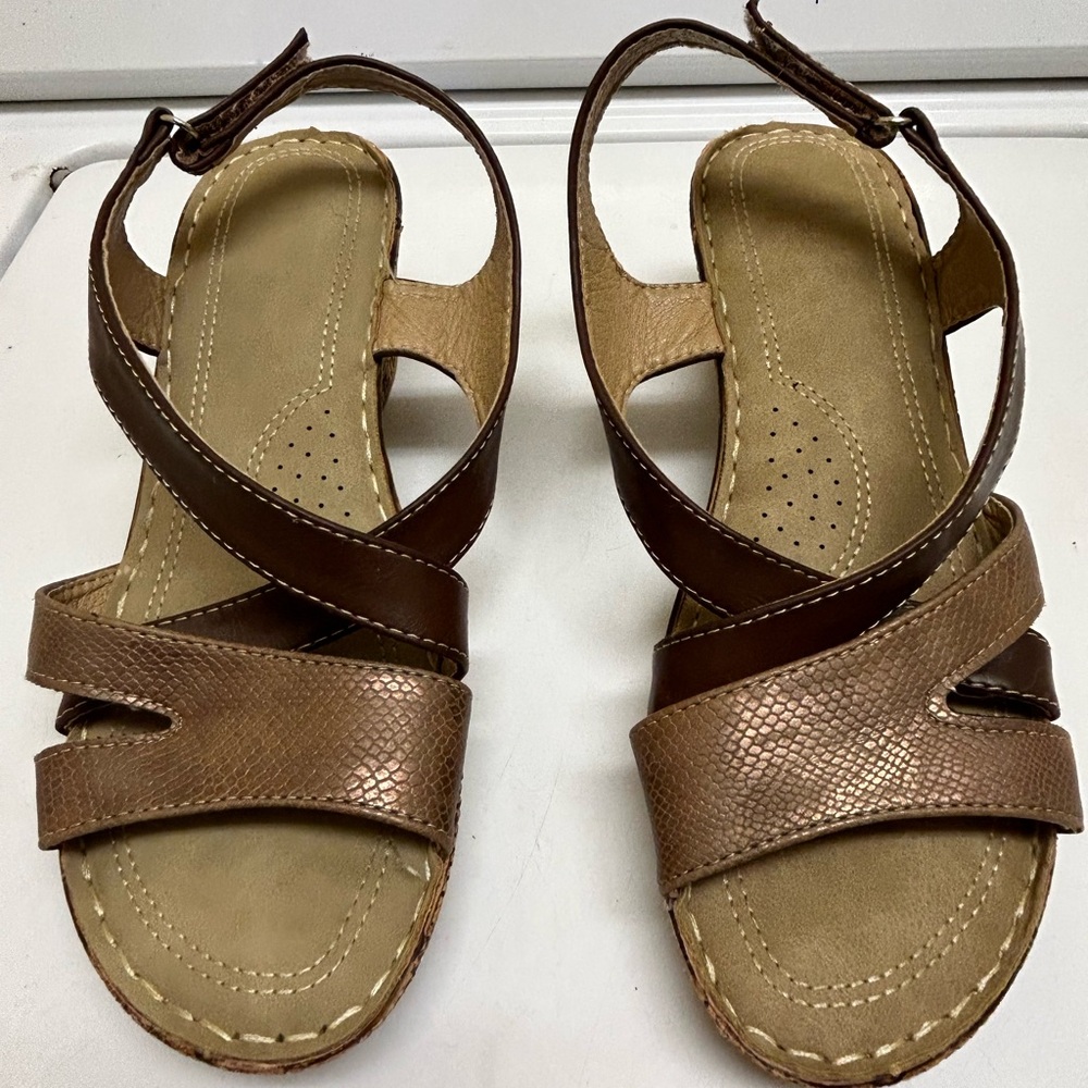 Chic Brown Leather Sandals